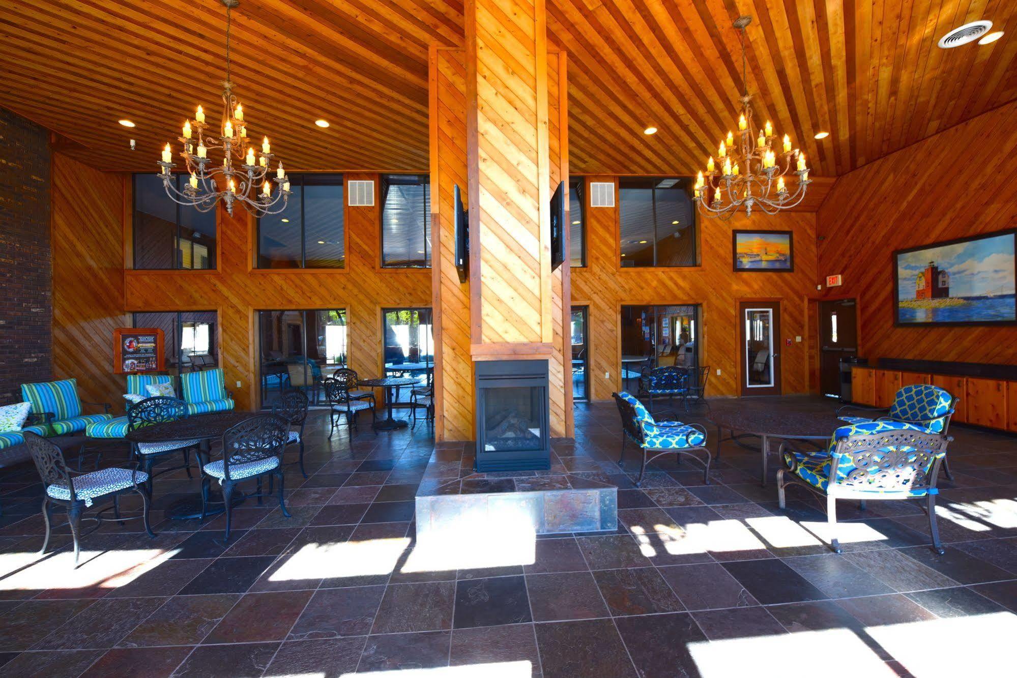 Best Western Plus Dockside Waterfront Inn Mackinaw City Ngoại thất bức ảnh